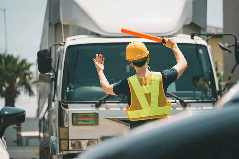 警備員 (交通誘導業務、雑踏警備) 日給